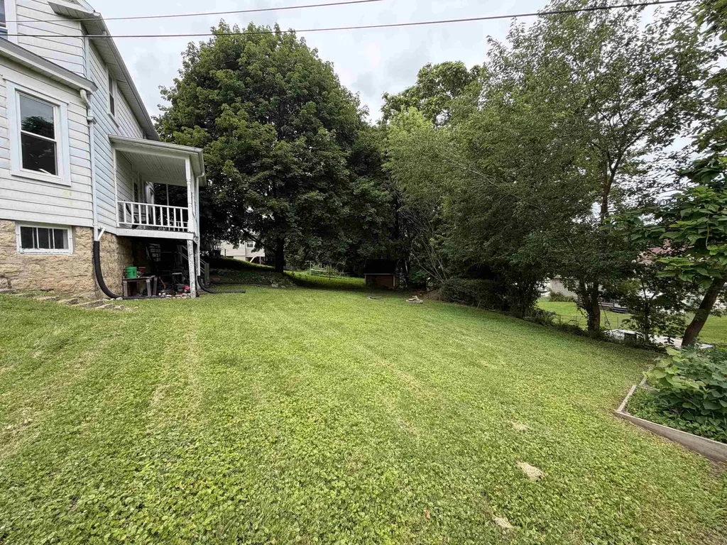 1090 Glen Oak Dubuque IA 52001