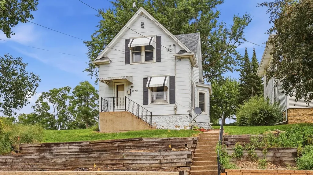1770 Wood Dubuque IA 52001