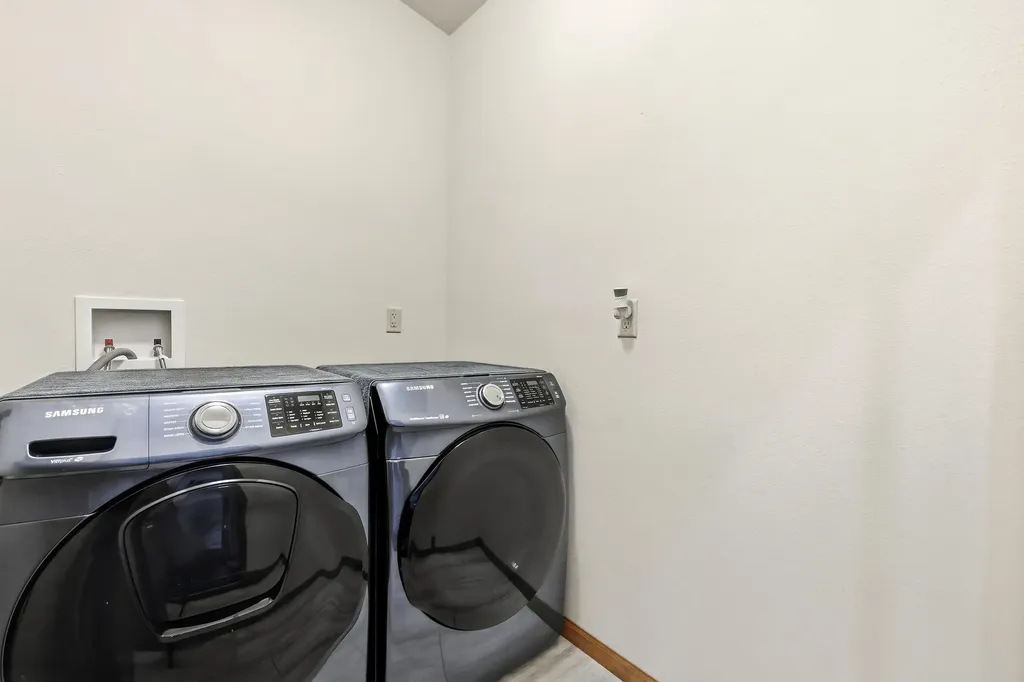 2357 Antler Ridge Dubuque IA 52002