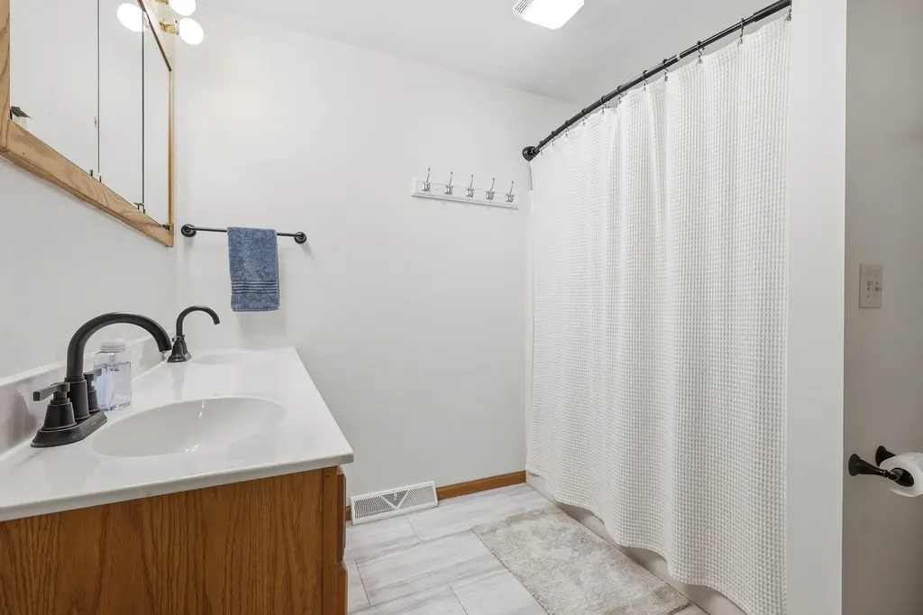 2357 Antler Ridge Dubuque IA 52002