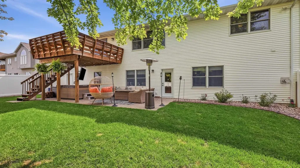 2357 Antler Ridge Dubuque IA 52002