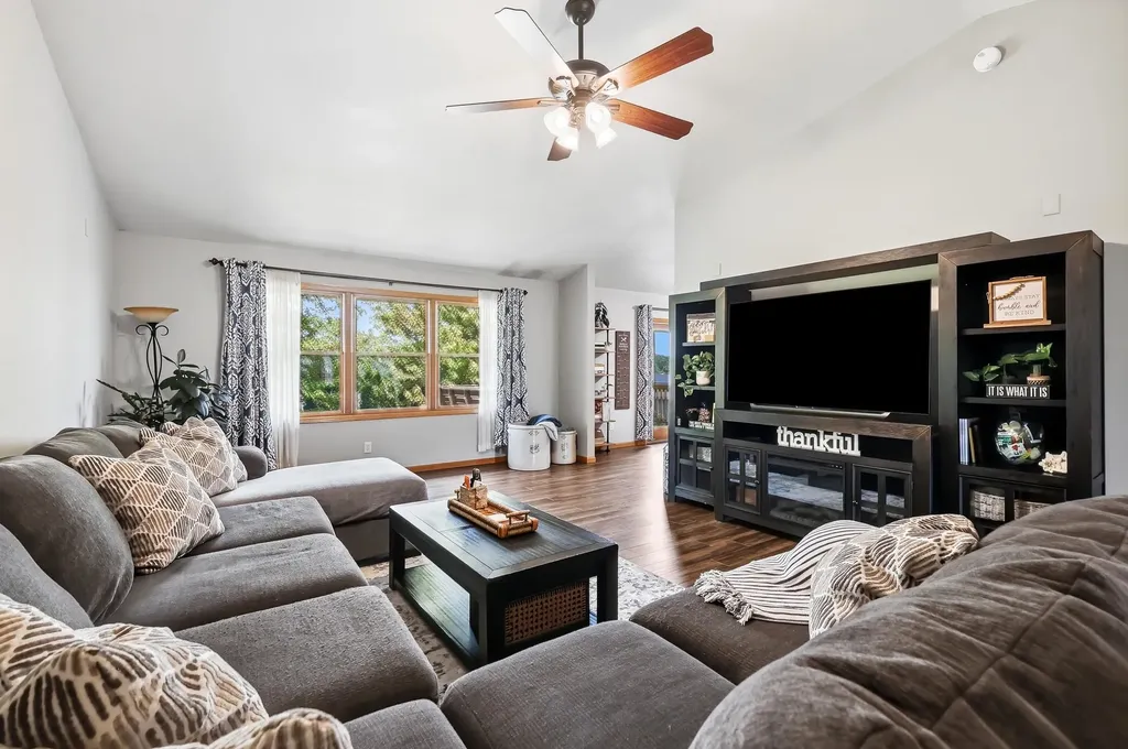 2357 Antler Ridge Dubuque IA 52002
