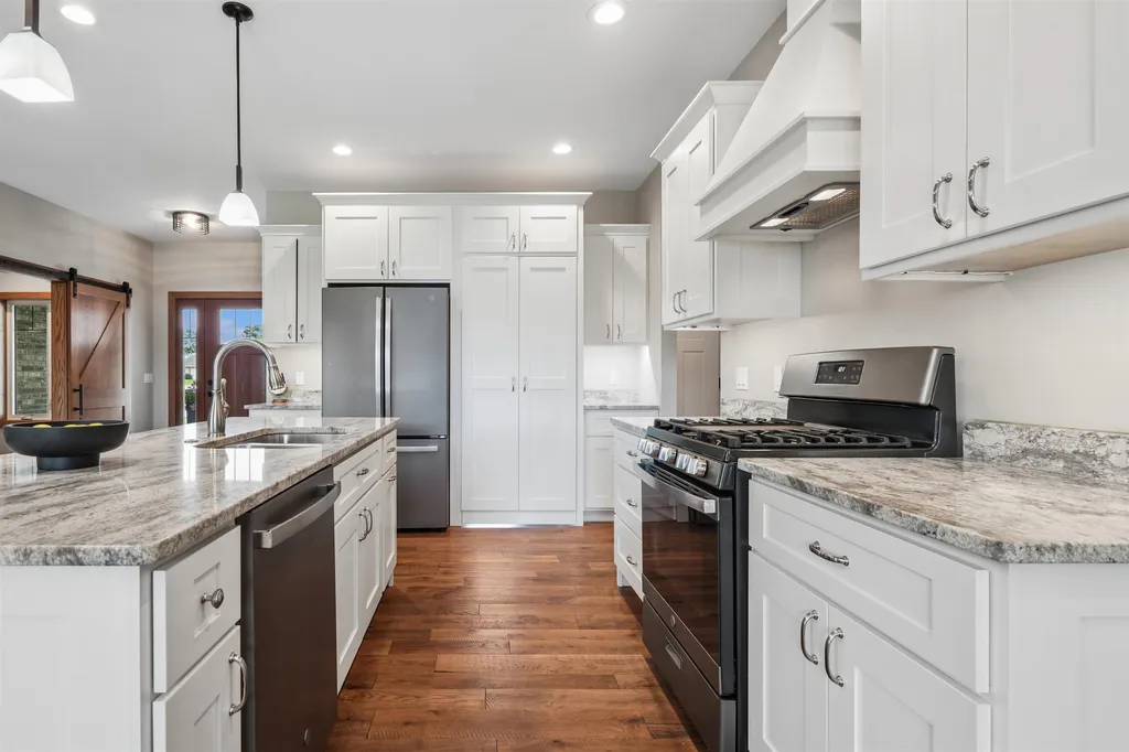 1018 7th Street SW Dyersville IA 52040