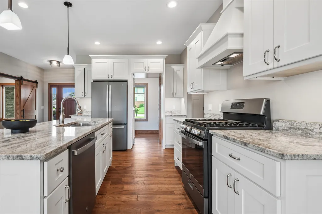 1018 7th Street SW Dyersville IA 52040