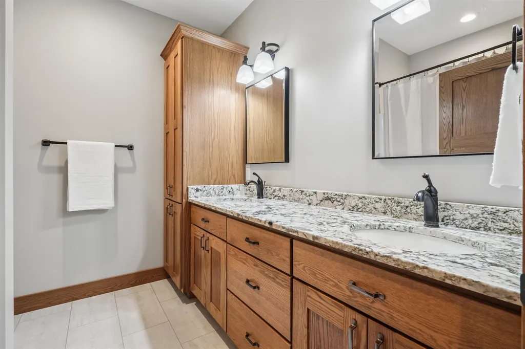 1018 7th Street SW Dyersville IA 52040