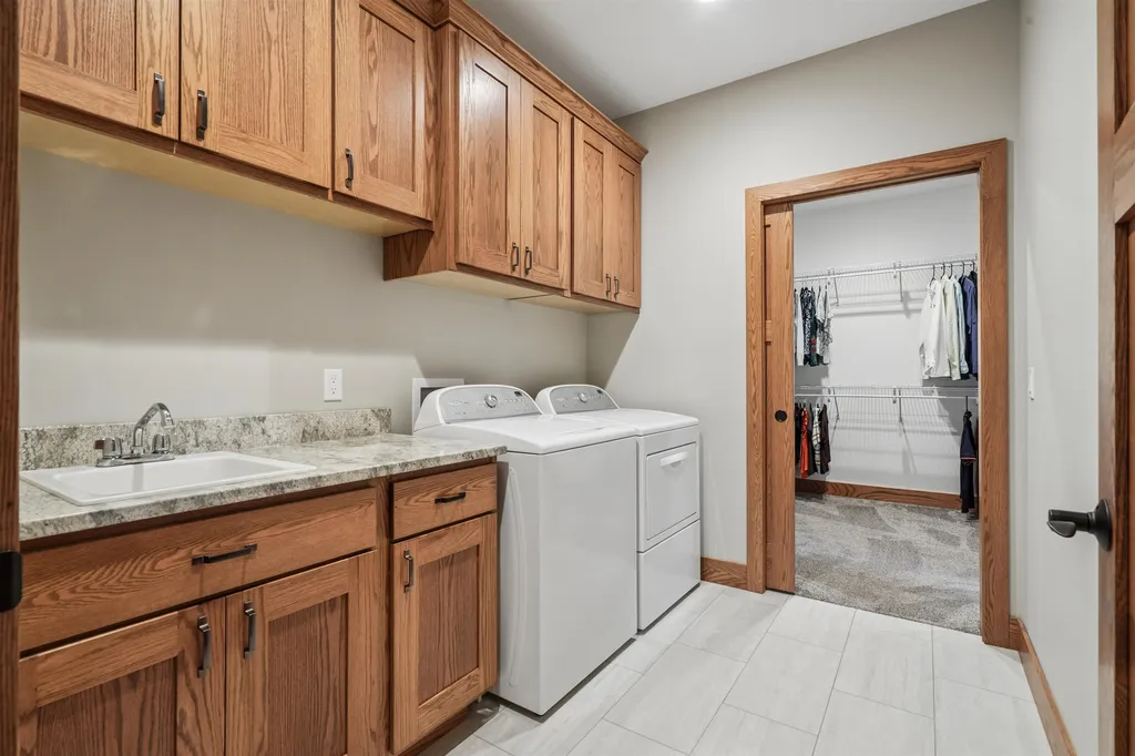 1018 7th Street SW Dyersville IA 52040