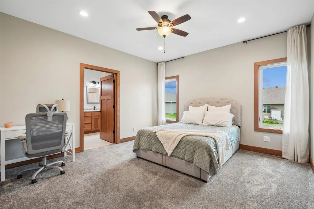 1018 7th Street SW Dyersville IA 52040