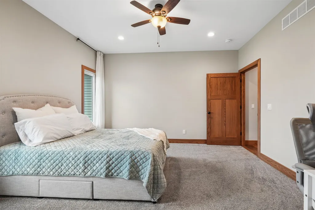 1018 7th Street SW Dyersville IA 52040