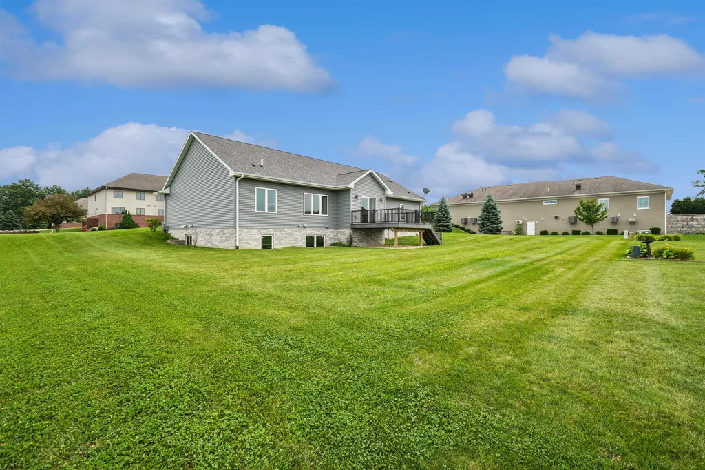 1018 7th Street SW Dyersville IA 52040