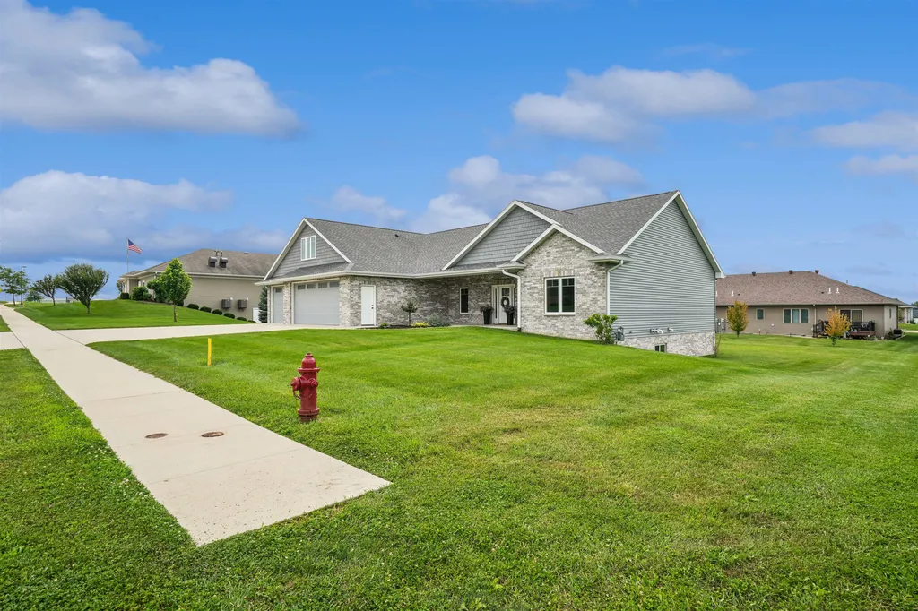 1018 7th Street SW Dyersville IA 52040