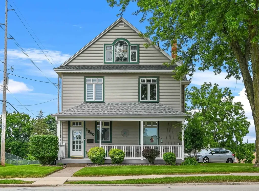 1840 Asbury Dubuque IA 52001