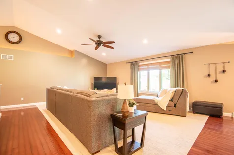 2289 Wedgewood Dubuque IA 52002