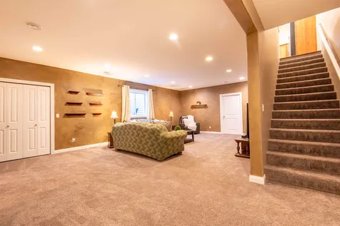 2289 Wedgewood Dubuque IA 52002