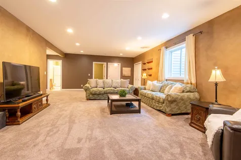 2289 Wedgewood Dubuque IA 52002