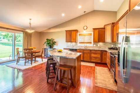 2289 Wedgewood Dubuque IA 52002