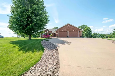 2289 Wedgewood Dubuque IA 52002