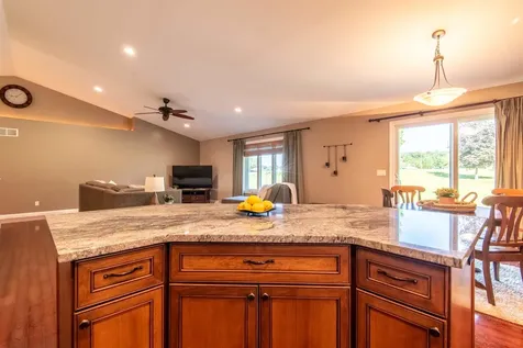 2289 Wedgewood Dubuque IA 52002