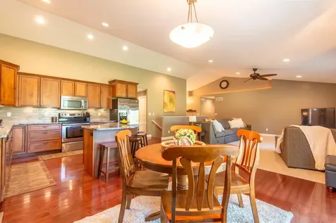 2289 Wedgewood Dubuque IA 52002