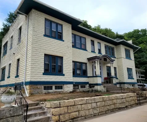 2555 Central Dubuque IA 52001