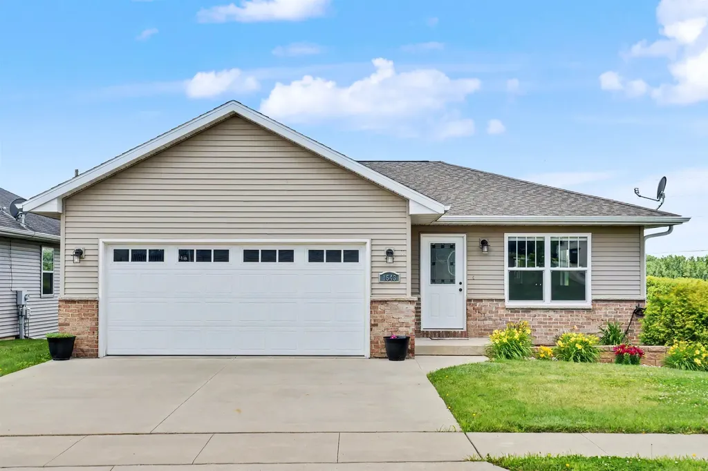 1543 Pebble Creek Dubuque IA 52002