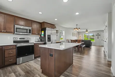 1543 Pebble Creek Dubuque IA 52002