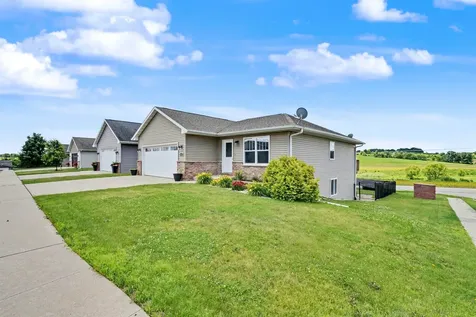 1543 Pebble Creek Dubuque IA 52002