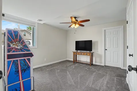 1543 Pebble Creek Dubuque IA 52002