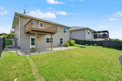 1543 Pebble Creek Dubuque IA 52002