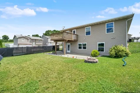 1543 Pebble Creek Dubuque IA 52002