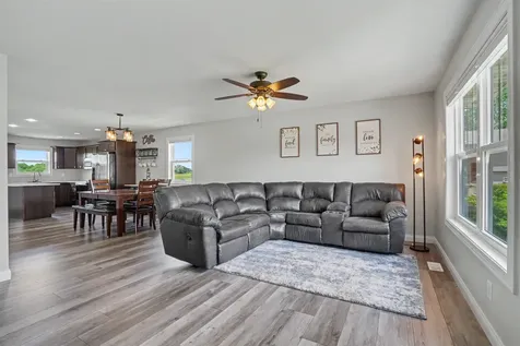 1543 Pebble Creek Dubuque IA 52002