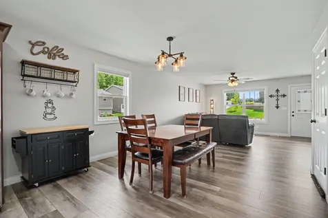 1543 Pebble Creek Dubuque IA 52002