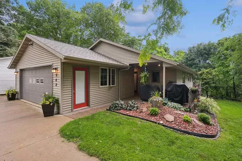 742 Clarke Dubuque IA 52001