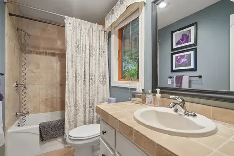 742 Clarke Dubuque IA 52001