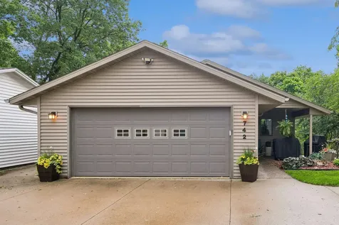742 Clarke Dubuque IA 52001
