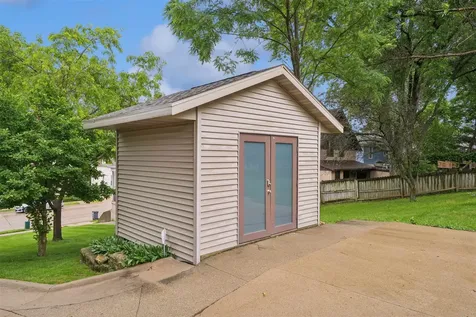 742 Clarke Dubuque IA 52001