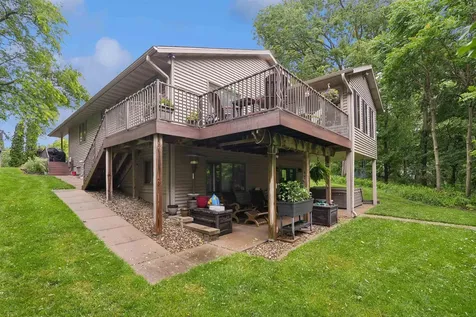 742 Clarke Dubuque IA 52001