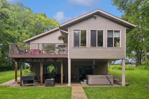742 Clarke Dubuque IA 52001