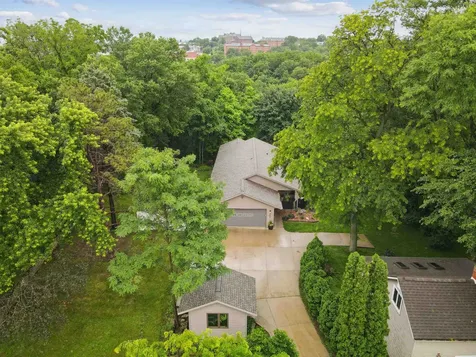 742 Clarke Dubuque IA 52001