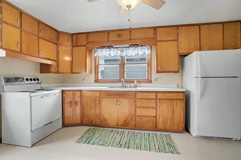 611 SW 4th Cascade IA 52033
