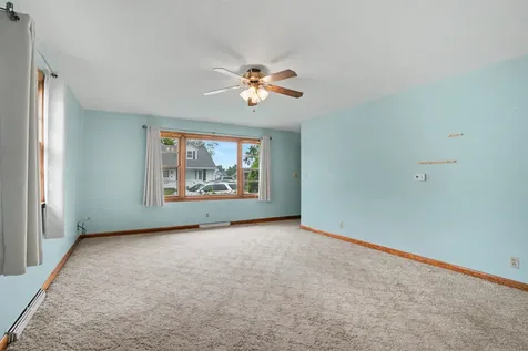 611 SW 4th Cascade IA 52033