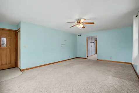 611 SW 4th Cascade IA 52033