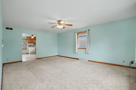 611 SW 4th Cascade IA 52033