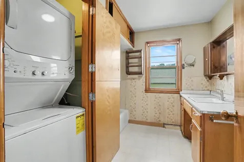 611 SW 4th Cascade IA 52033