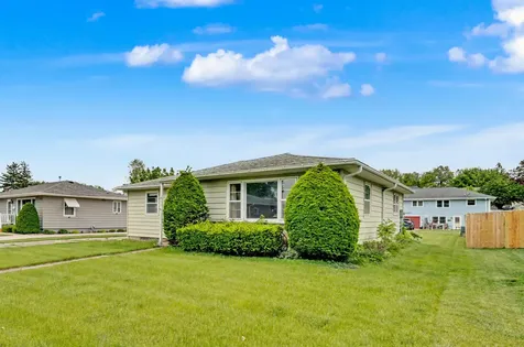 611 SW 4th Cascade IA 52033