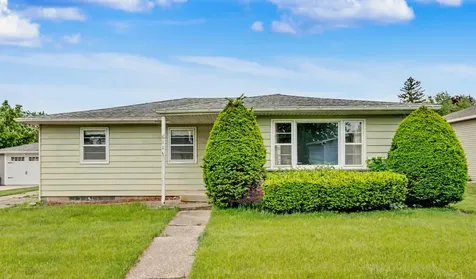 611 SW 4th Cascade IA 52033