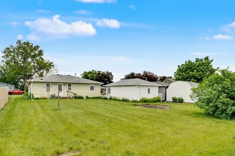 611 SW 4th Cascade IA 52033