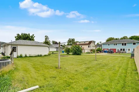 611 SW 4th Cascade IA 52033
