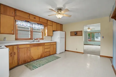 611 SW 4th Cascade IA 52033