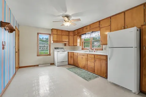 611 SW 4th Cascade IA 52033