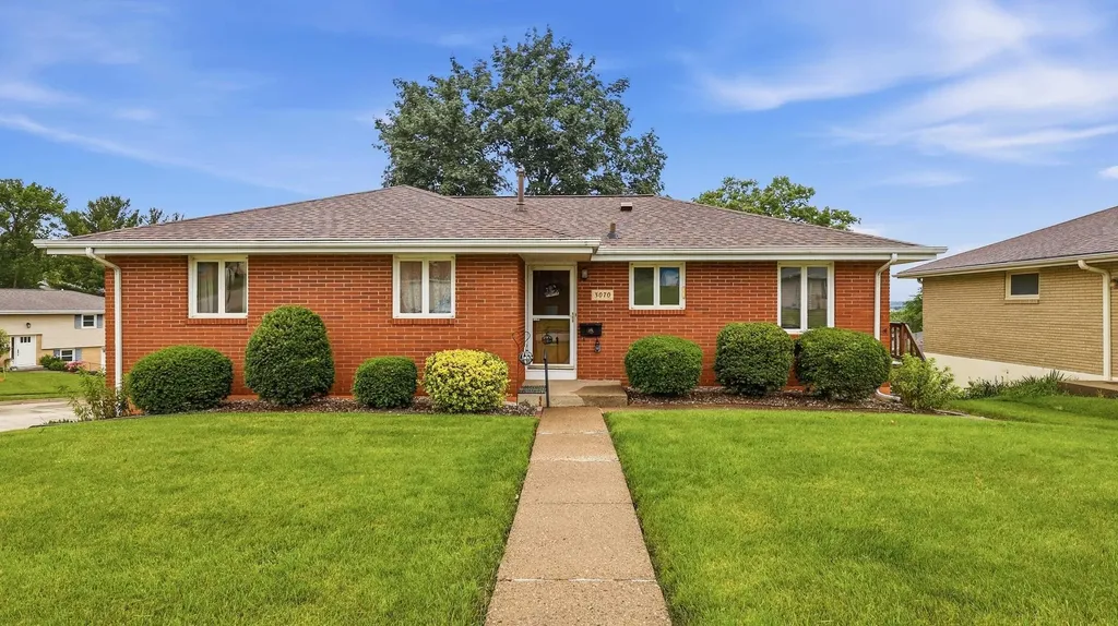 3070 Saint Anne Dubuque IA 52001